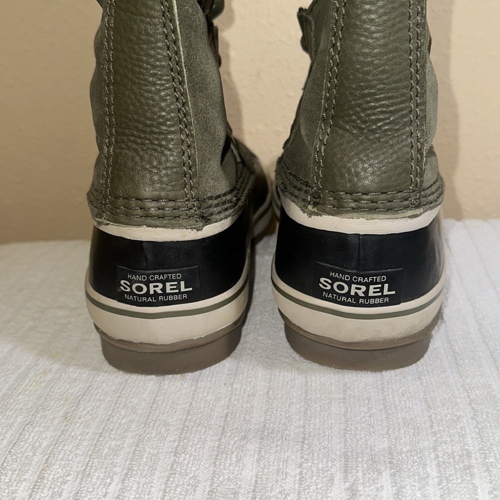 Sorel boots size 8 - Picture 4 of 9